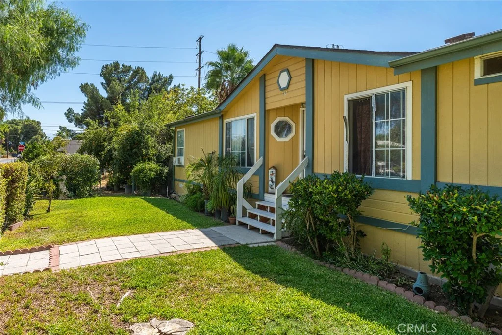 387 Turquoise Dr, Perris, CA 92571 photo 2