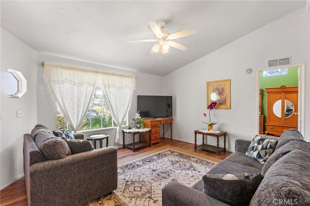 387 Turquoise Dr, Perris, CA 92571 photo 5