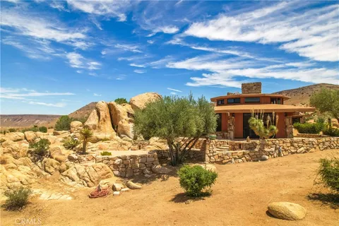 55290 Flying Tigers Road, Pioneertown, CA 92268 - MLS#: JT23138607