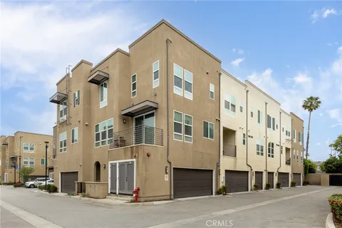 495 Andrew Drive Unit G, Azusa, CA MLS: CV25090774
