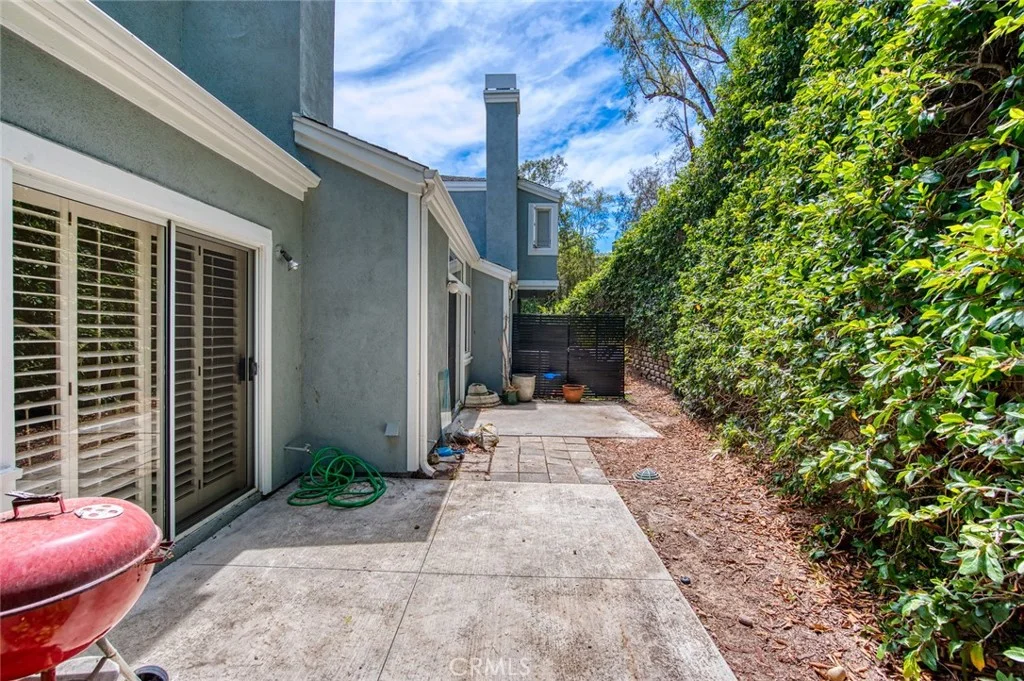 205 Santa Rosa Court, Laguna Beach, CA 92651