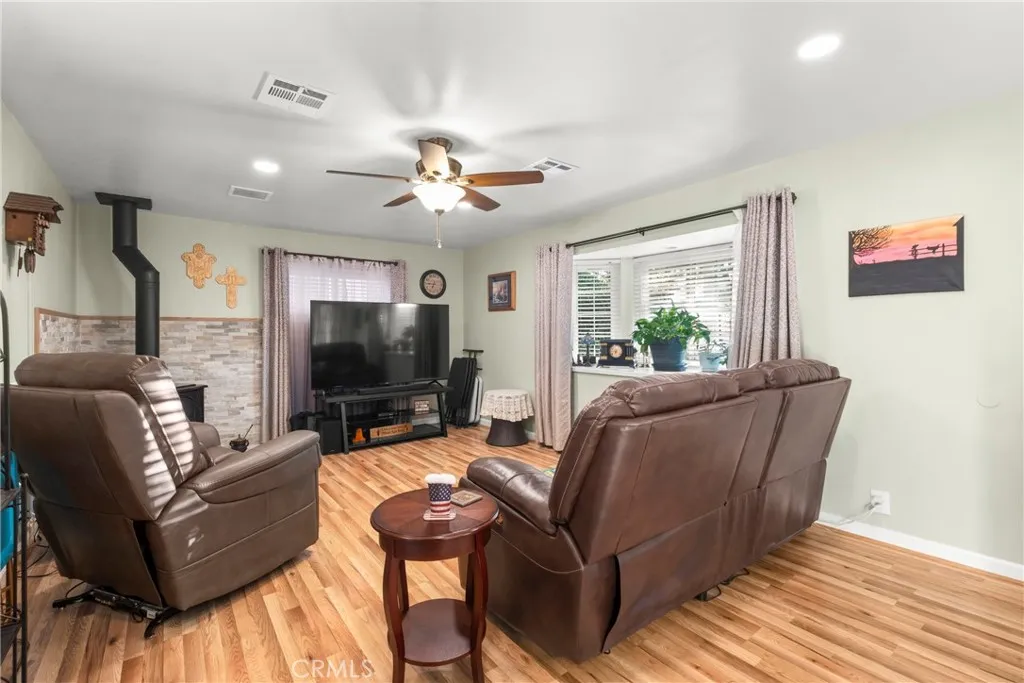 Additional image 37 of 705 Elm St, Tehachapi, CA 93561