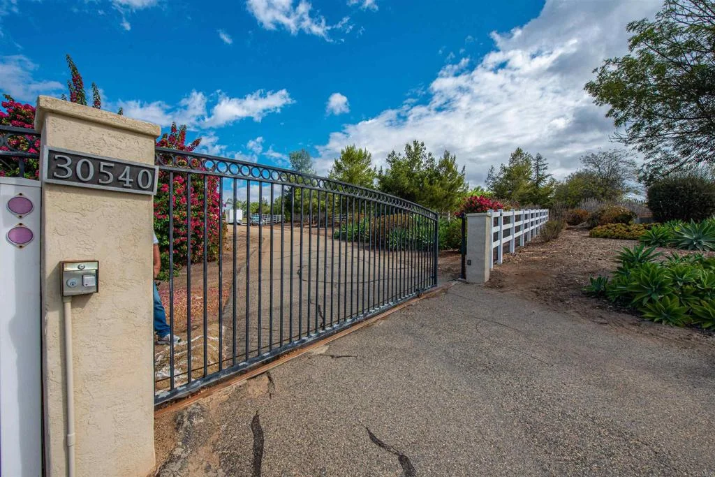 30540 Palomar Vista Dr, Valley Center, CA 92082