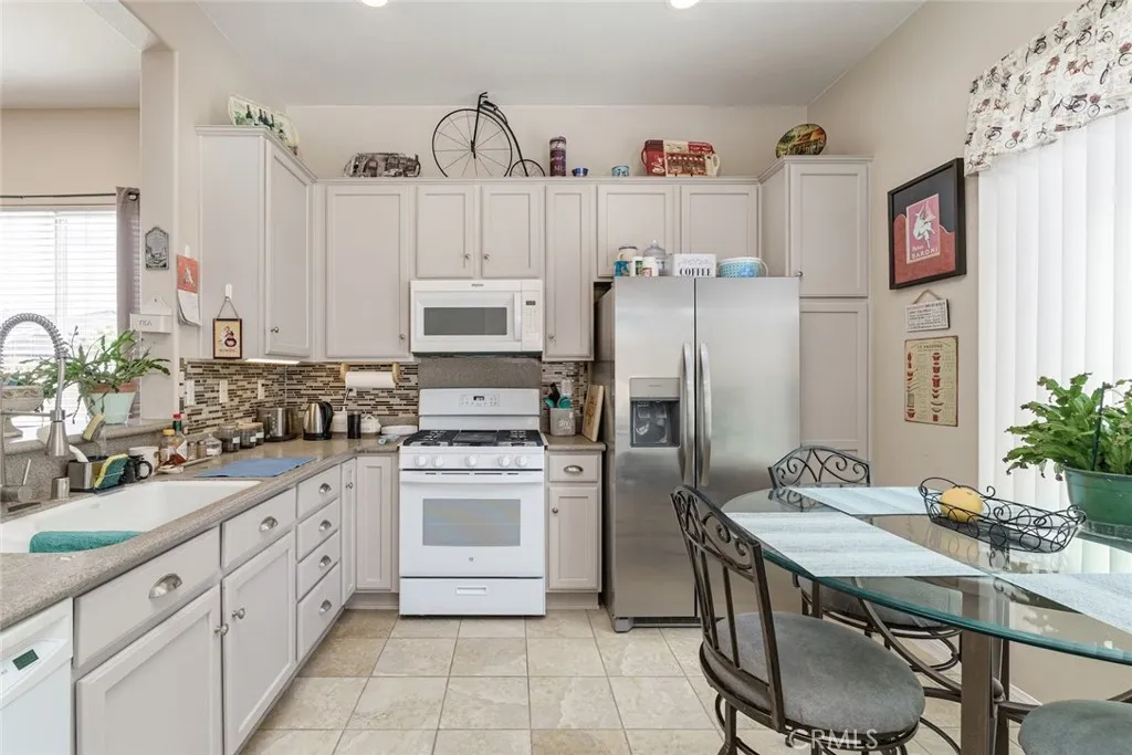 Additional image 50 of 19493 Tor Hill Ln, Apple Valley, CA 92308