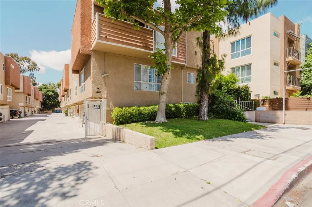 Additional image 45 of 7319 Hazeltine Avenue Unit 4, Van Nuys, CA 91405