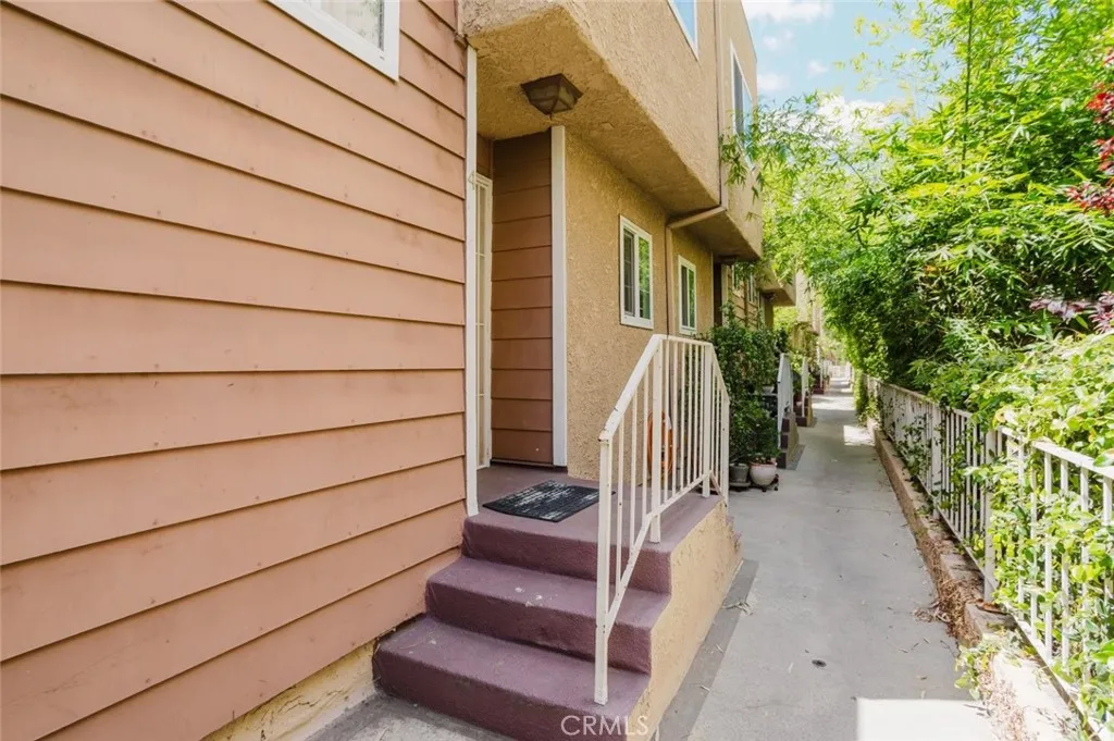 Additional image 48 of 7319 Hazeltine Avenue Unit 4, Van Nuys, CA 91405