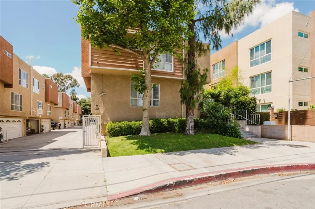 Additional image 47 of 7319 Hazeltine Avenue Unit 4, Van Nuys, CA 91405