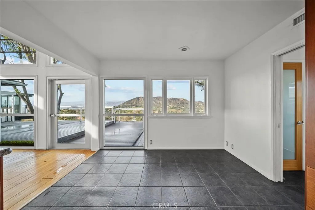 Additional image 86 of 7027 Macapa Dr, Los Angeles, CA 90068