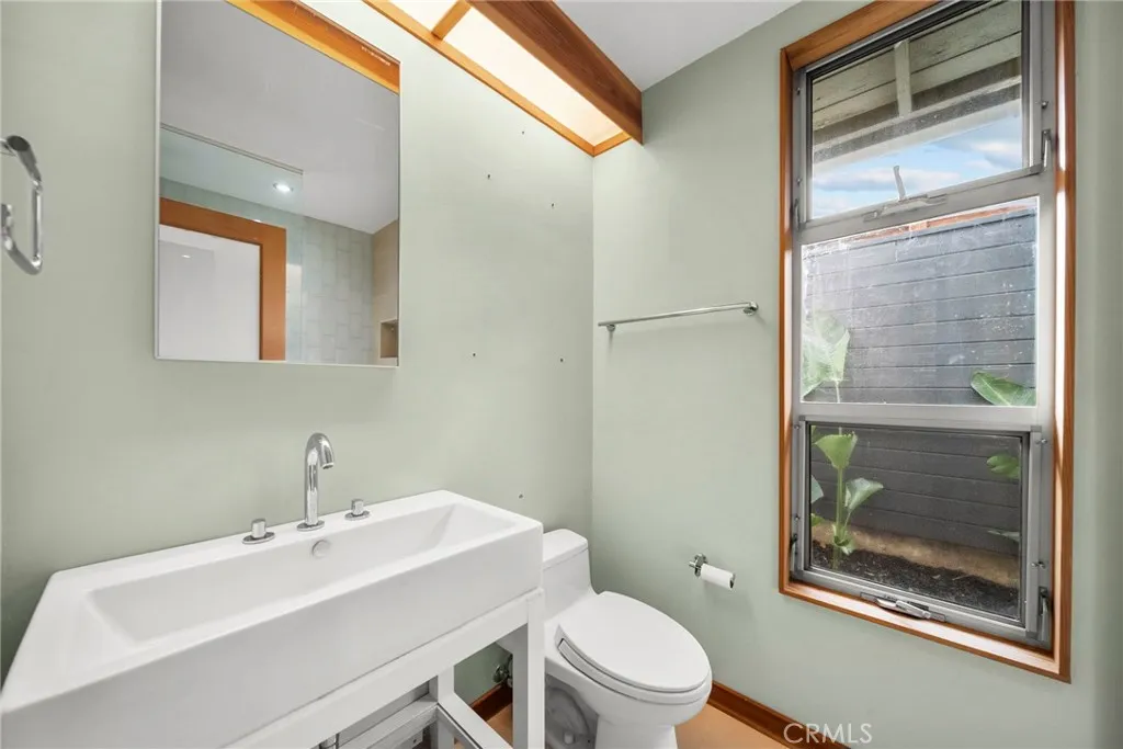 Additional image 106 of 7027 Macapa Dr, Los Angeles, CA 90068