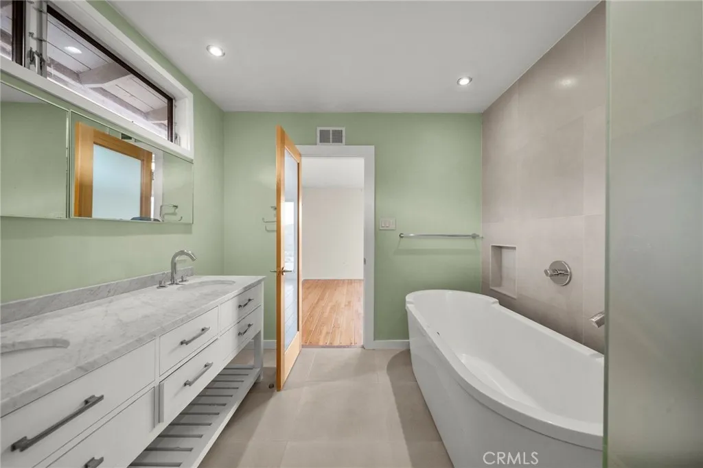 Additional image 97 of 7027 Macapa Dr, Los Angeles, CA 90068