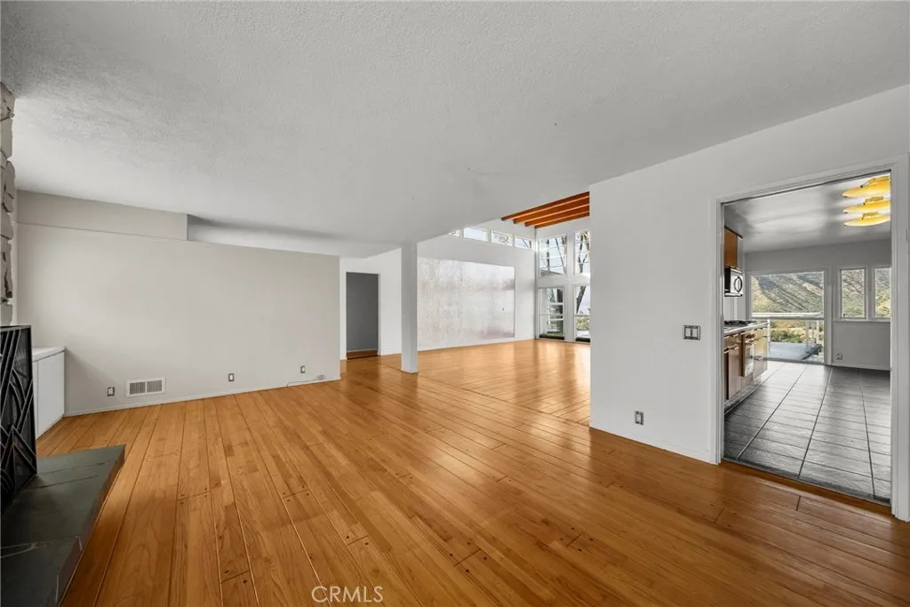 Additional image 82 of 7027 Macapa Dr, Los Angeles, CA 90068