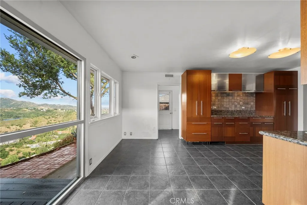 Additional image 88 of 7027 Macapa Dr, Los Angeles, CA 90068