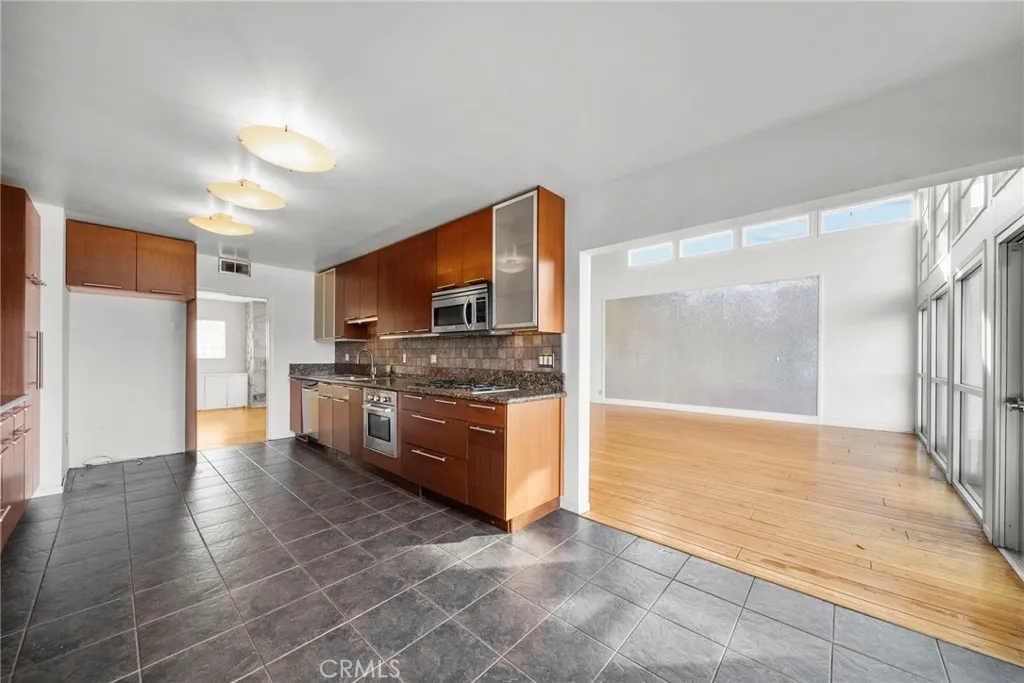 Additional image 91 of 7027 Macapa Dr, Los Angeles, CA 90068