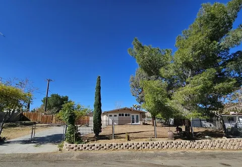 7590 Palm Ave, Yucca Valley, CA 92284 - MLS#: BB23207821