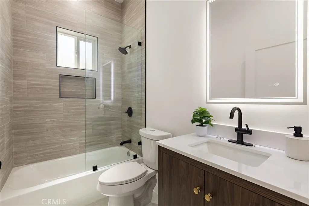 Additional image 83 of 642 E Fairview Boulevard Unit B, Inglewood, CA 90302