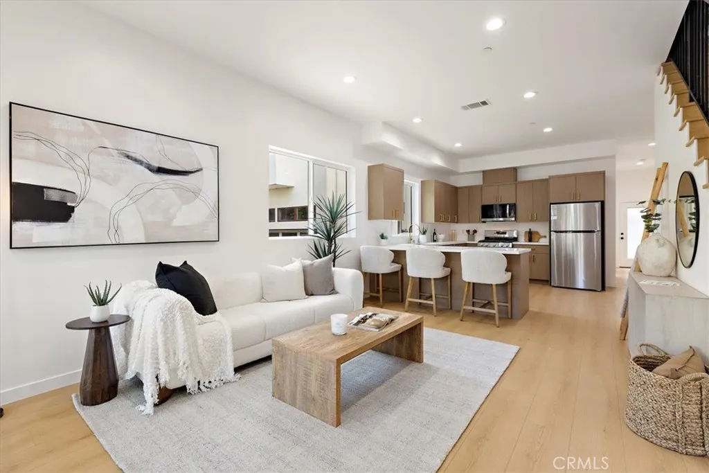 Additional image 52 of 642 E Fairview Boulevard Unit B, Inglewood, CA 90302