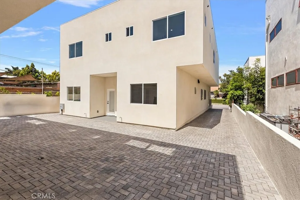 Additional image 85 of 642 E Fairview Boulevard Unit B, Inglewood, CA 90302