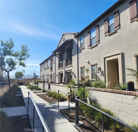 2848 E Berry Loop Privado Unit 52, Ontario, CA MLS: PW24254328