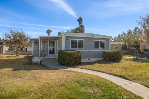 5800 Hamner Ave Unit 301, Eastvale, CA 91752 - MLS#: CV25020470