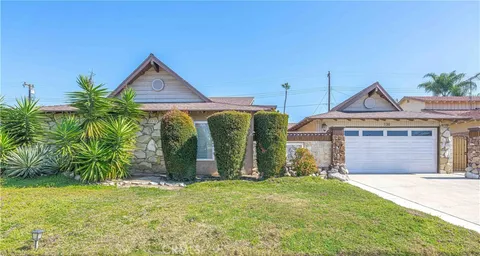 136 N Tiana Lane, Anaheim Hills, CA MLS: OC25051342