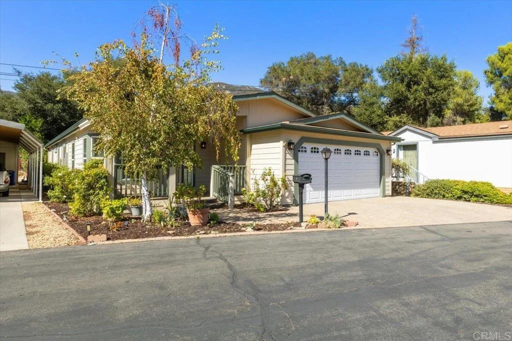 8975 Lawrence Welk Dr Unit 31, Escondido, CA 92026
