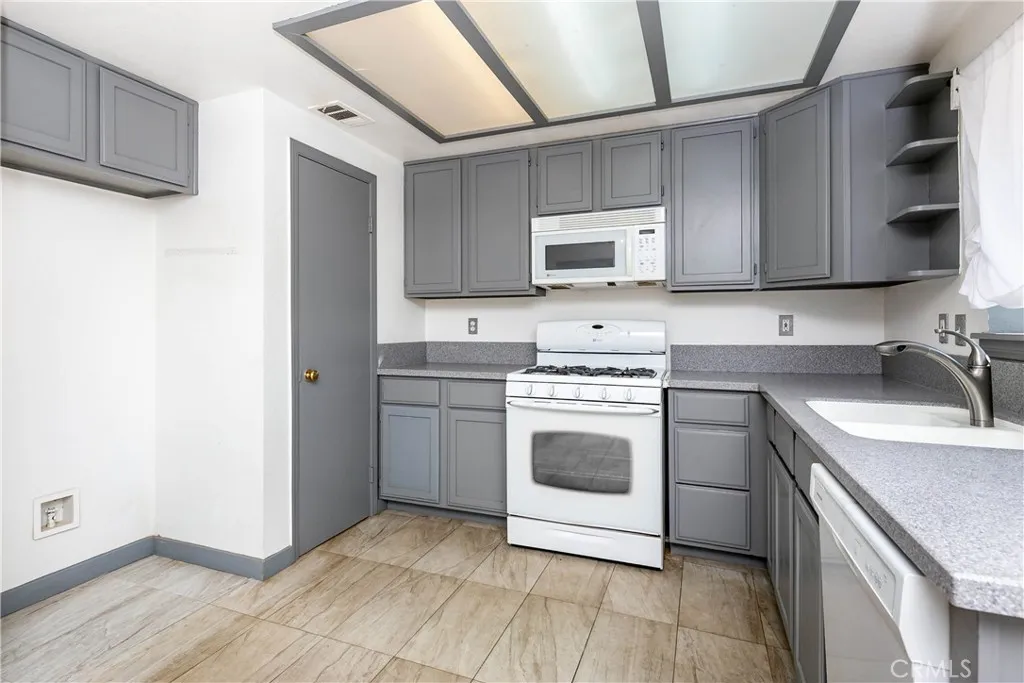 Additional image 43 of 10416 Peach Avenue, California City, CA 93505