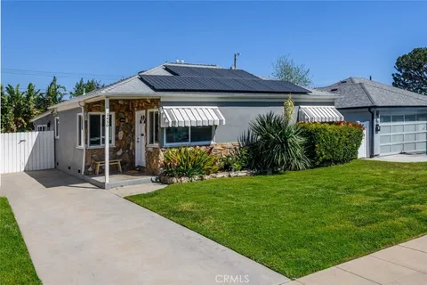2430 N Lincoln Street, Burbank, CA MLS: SR25087841