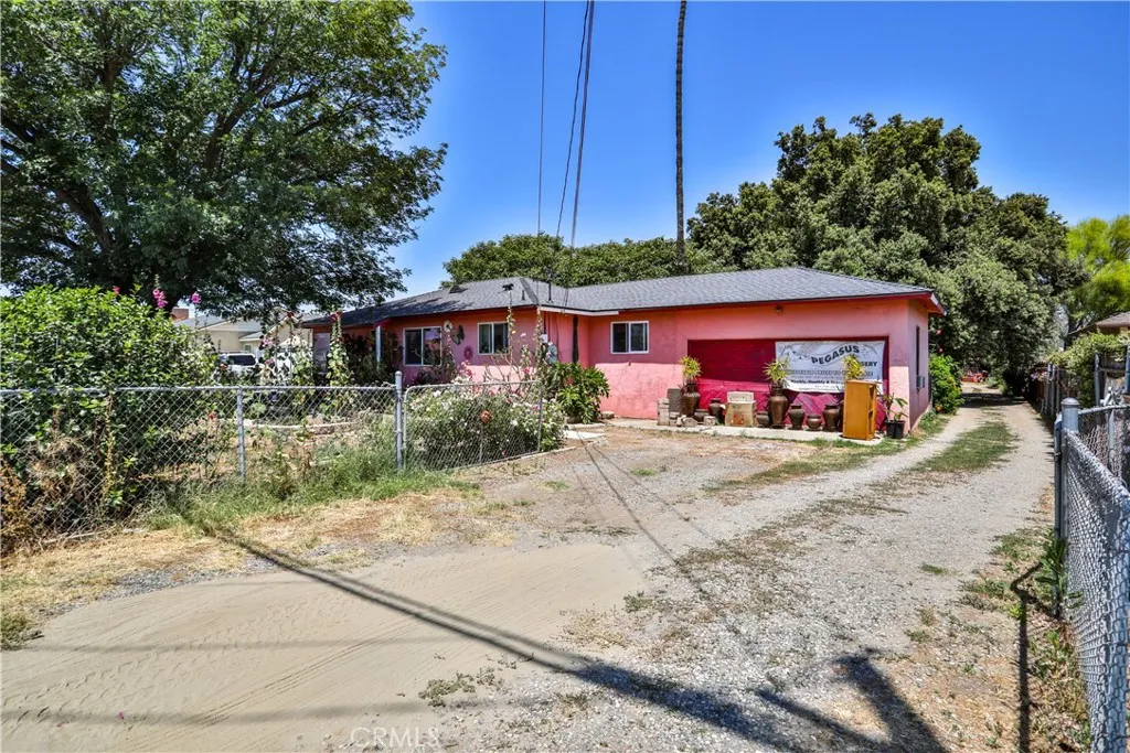 3999 Sierra Ave  