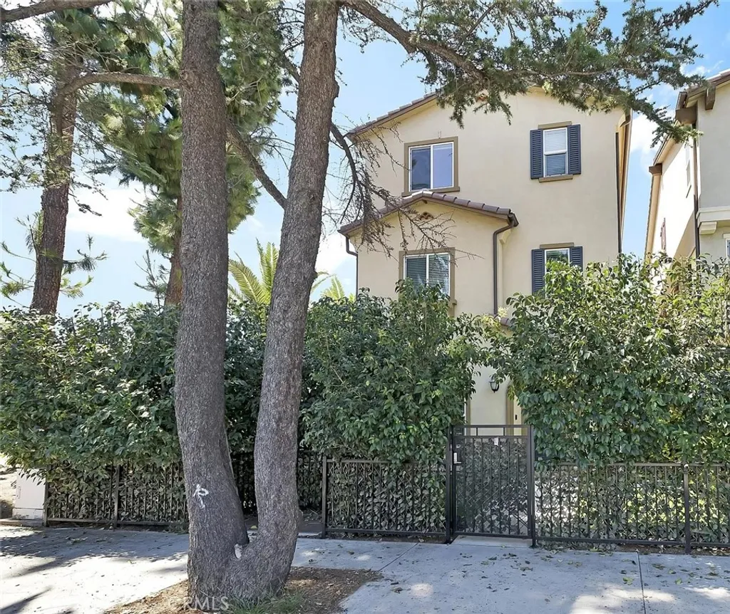 14700 Sherman Way, Van Nuys, CA 91405