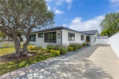 1707 10th Street, Manhattan Beach, CA MLS: SB25095230