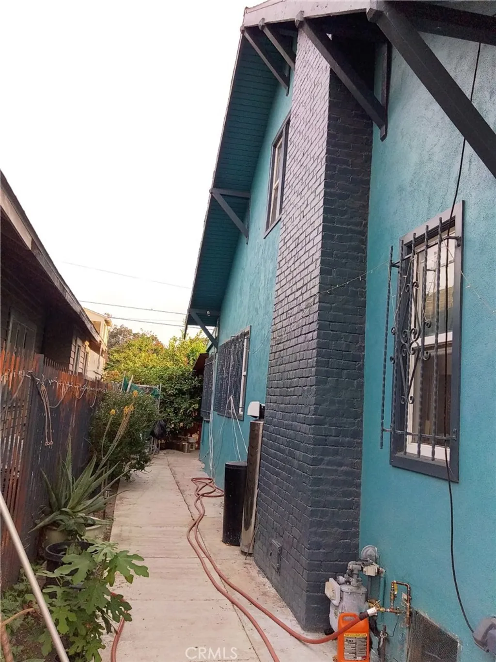 1046 W 49th St, Los Angeles, CA 90037