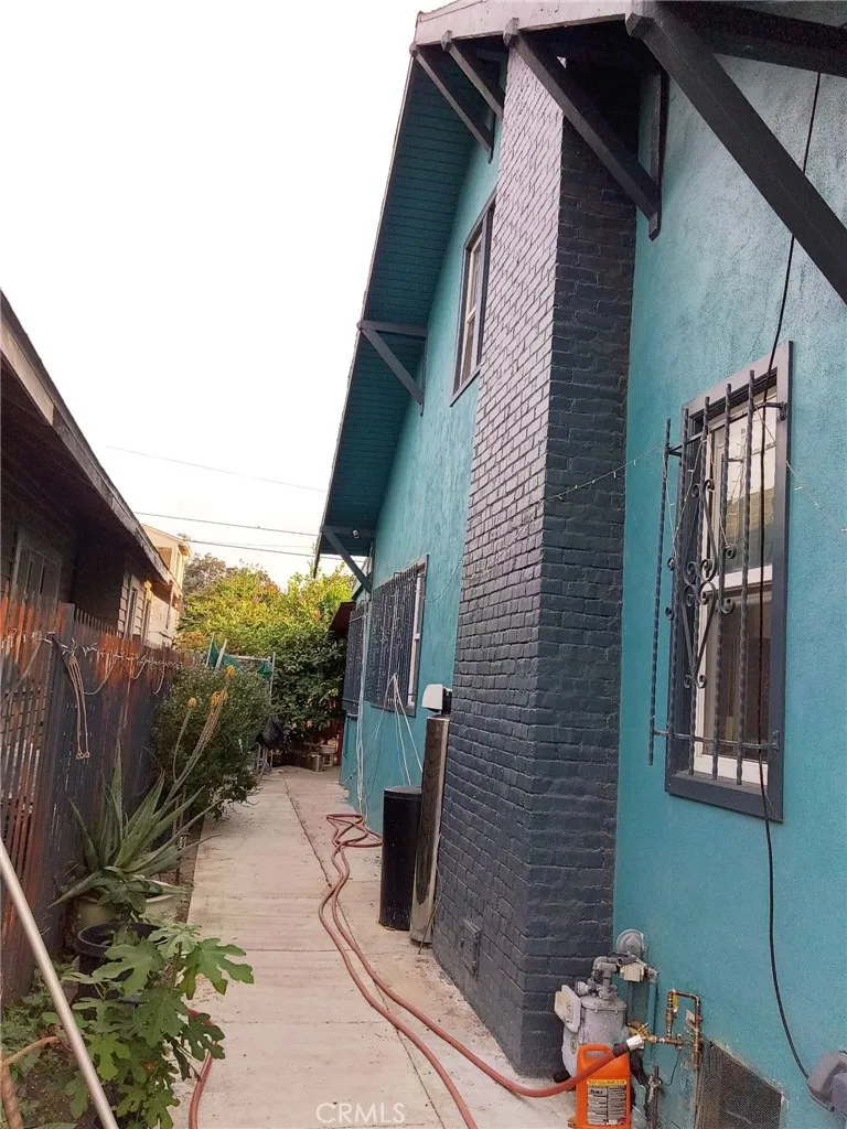Additional image 34 of 1046 W 49th St, Los Angeles, CA 90037