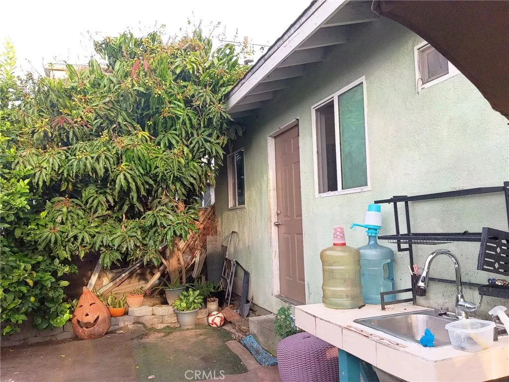 Additional image 28 of 1046 W 49th St, Los Angeles, CA 90037