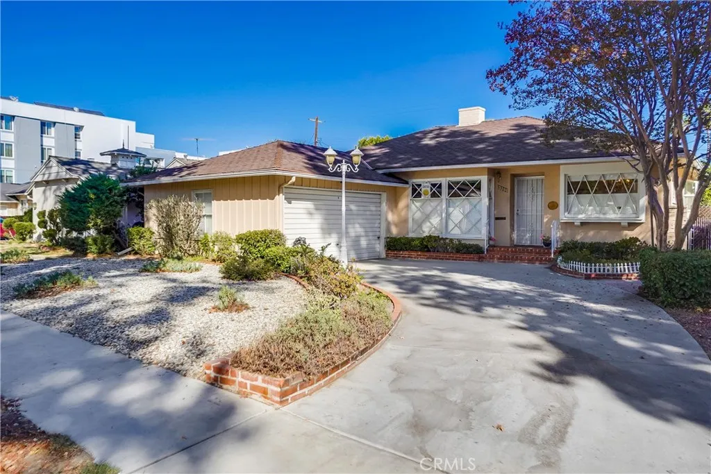 5322 Babcock Ave