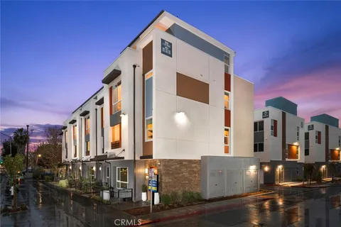 1810 E. 1st Street E Unit 100, Santa Ana, CA MLS: OC25016186