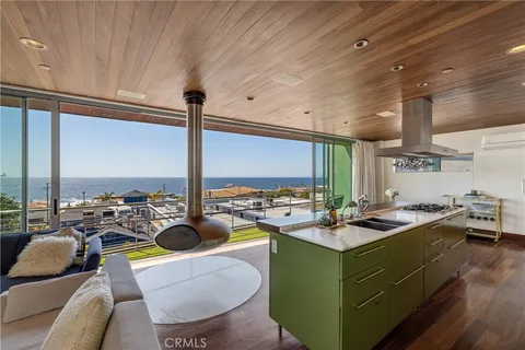 217 9th Street, Manhattan Beach, CA MLS: SB25090787