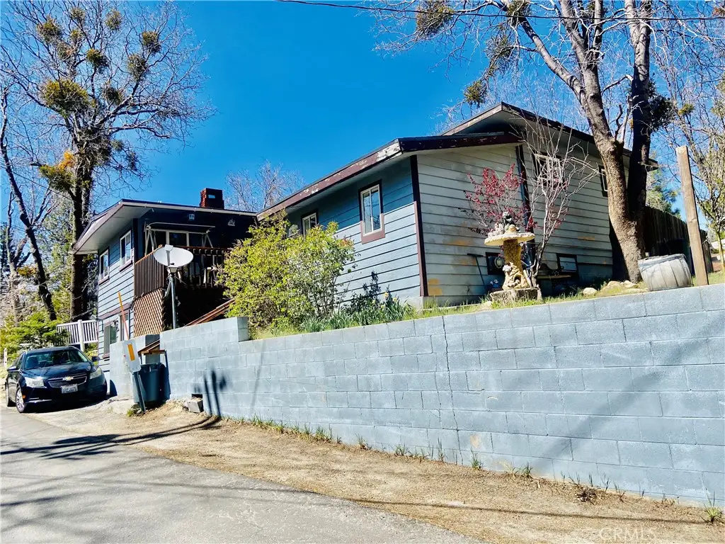 32868 Cougar Lane, Arrowbear, CA 92382