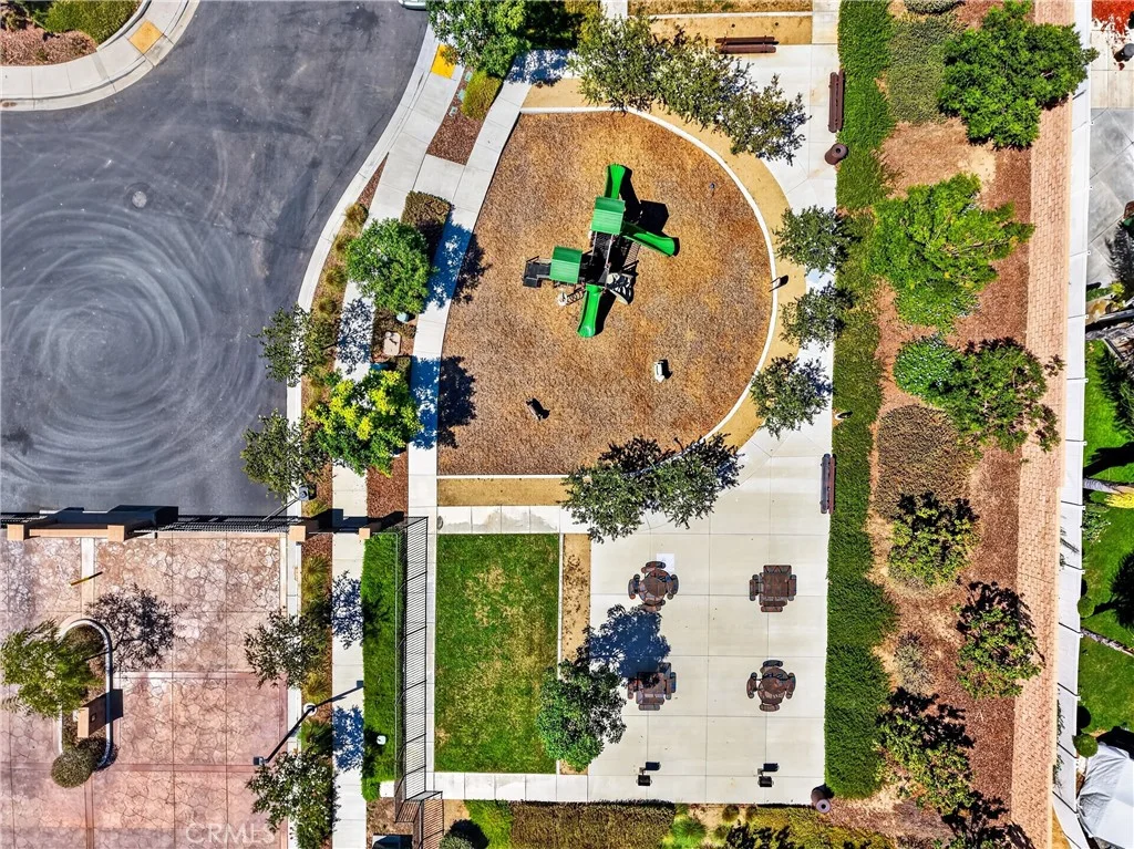 860 S Sumac Ln, Rialto, CA 92376