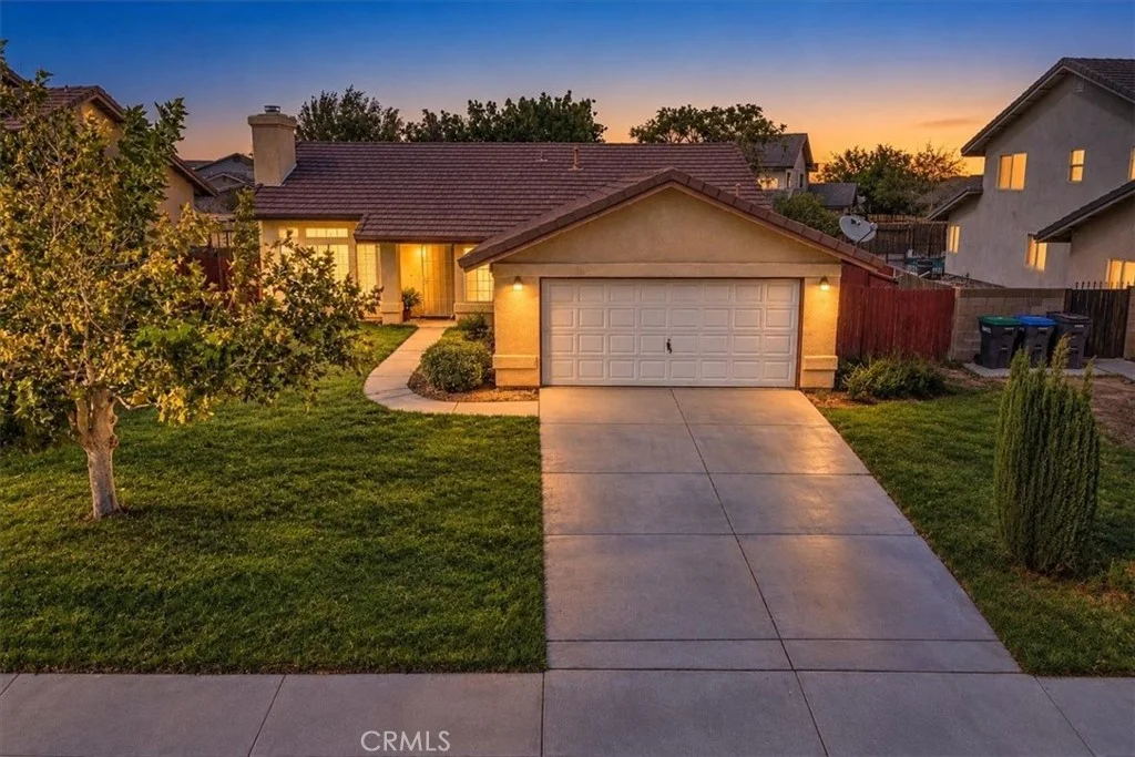 2113 Lightcap St, Lancaster, CA 93535 photo 2