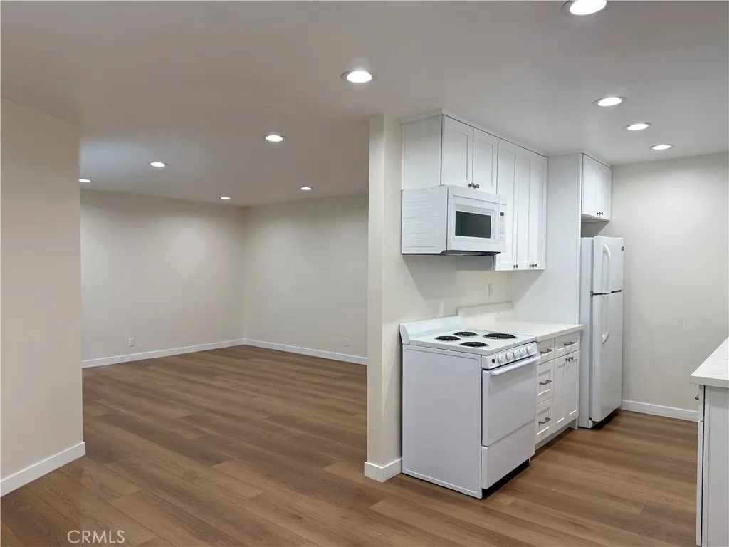 Additional image 22 of 18657 Collins Street Unit 4, Tarzana, CA 91356