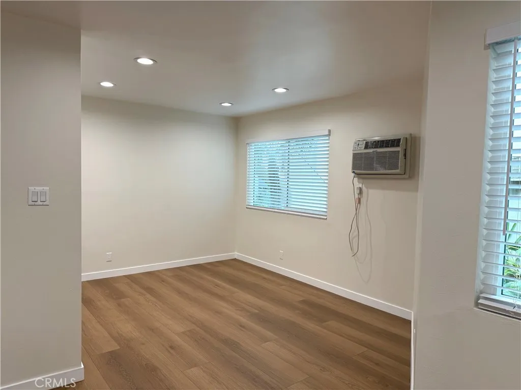 Additional image 19 of 18657 Collins Street Unit 4, Tarzana, CA 91356