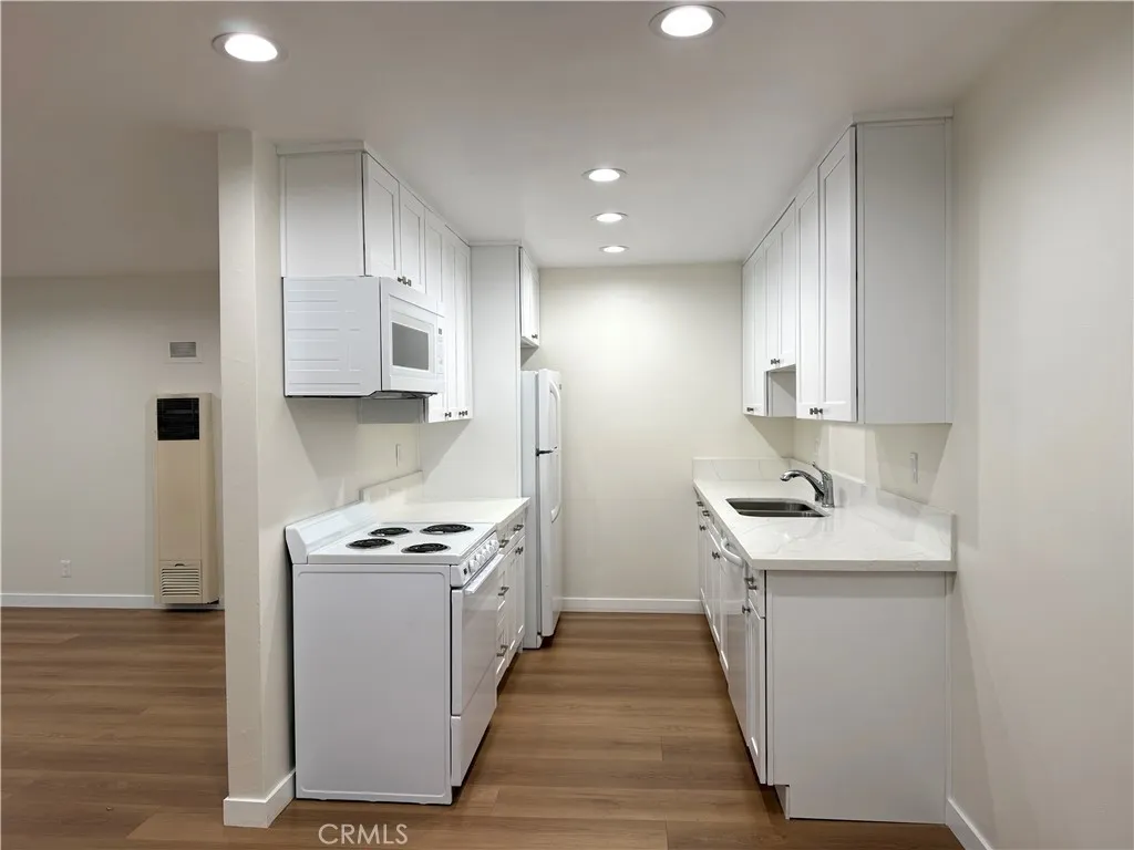Additional image 21 of 18657 Collins Street Unit 4, Tarzana, CA 91356