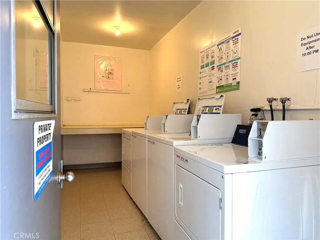 Additional image 31 of 18657 Collins Street Unit 4, Tarzana, CA 91356