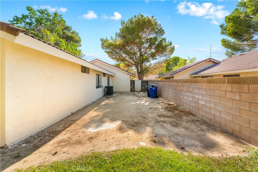 43552 Yew Street, Lancaster, CA 93536