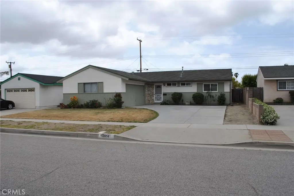 12614 206th St, Lakewood, CA 90715
