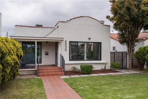 8936 S Manhattan Place, Los Angeles, CA MLS: SR25088548
