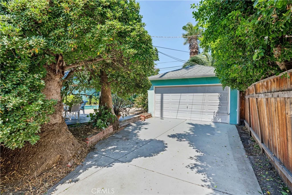16839 Margate Street, Encino, CA 91436