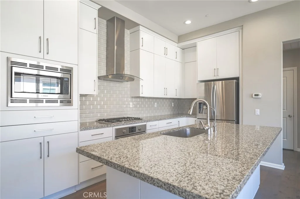 183 Excursion, Irvine, CA 92618 photo 3