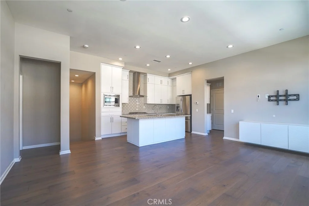 183 Excursion, Irvine, CA 92618 photo 2