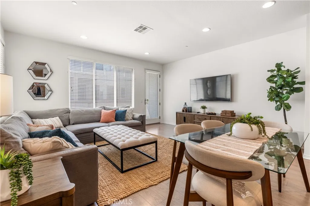 Additional image 2 of 5560 Boardwalk Unit 105, Hawthorne, CA 90250